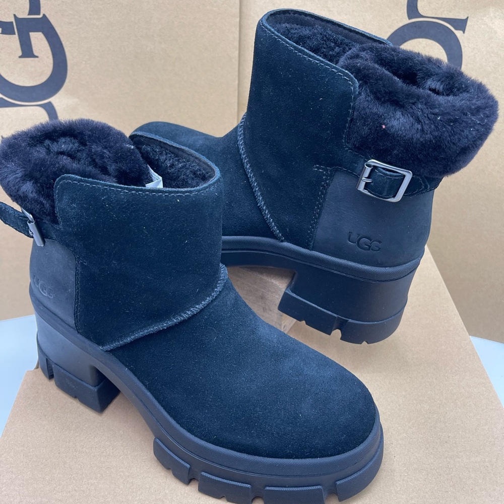 UGG Women's
W/ 1174490
W BROOKLYN BUCKLE PLATFORM HIGH HEELS BOOTS BLACK - Picture 3 of 16